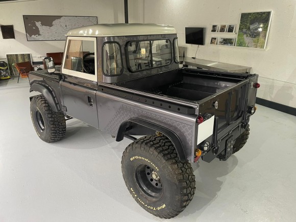 LAND ROVER DEFENDER Defender Pick-Up 2,8L International