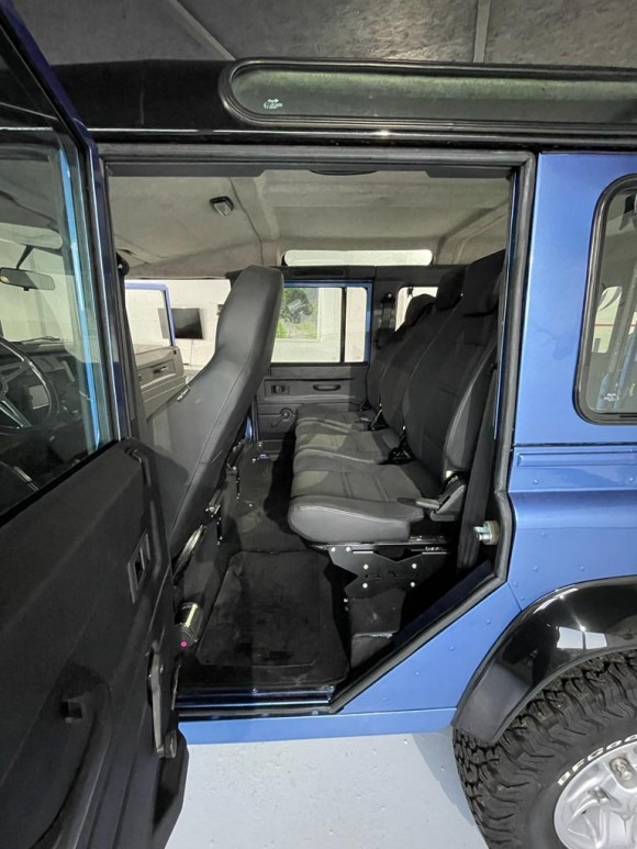 LAND ROVER DEFENDER 110 V8 ESSENCE