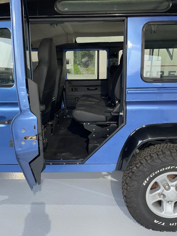 LAND ROVER DEFENDER 110 V8 ESSENCE